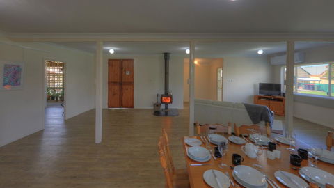 Village Stays Coldstream Gallery Bungalow - ACT Tourism 2