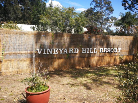 Vineyard Hill Resort - ACT Tourism 0