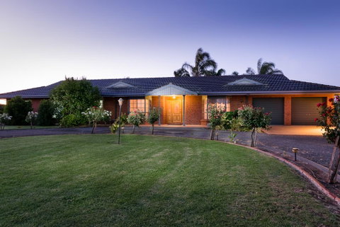 Vineyard Retreat Mildura - ACT Tourism 0