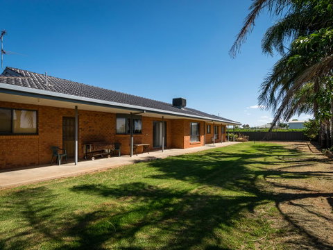 Vineyard Retreat Mildura - ACT Tourism 2