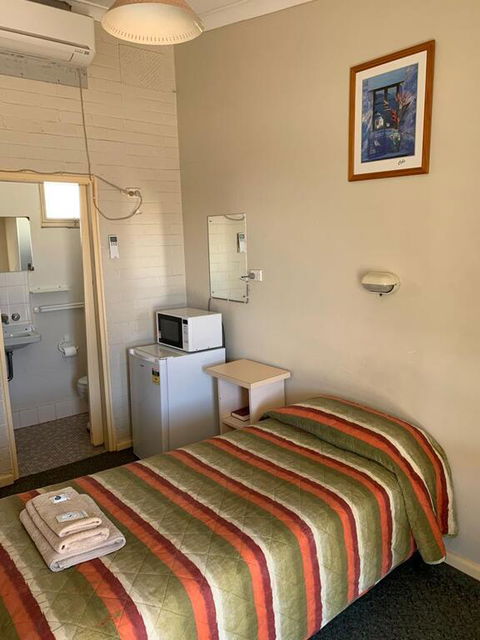 Walgett Motel - ACT Tourism 1