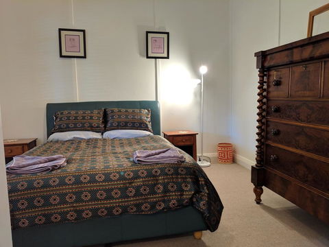 Walnut Cottage - 2 Bedroom Pet Friendly Country Cottage - ACT Tourism 1