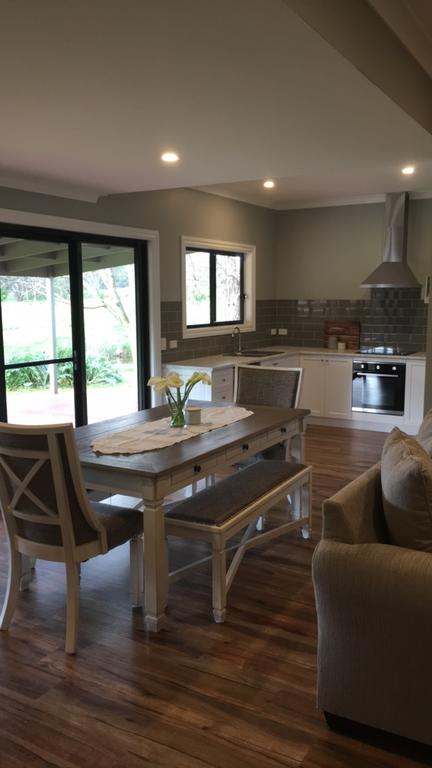 Walnut Tree Cottages - ACT Tourism 1