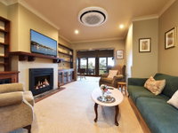 Wangi Waterfront Delight 4br Waterfront Reserve Home