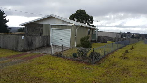 Waratah Falls Holiday Unit - ACT Tourism 3