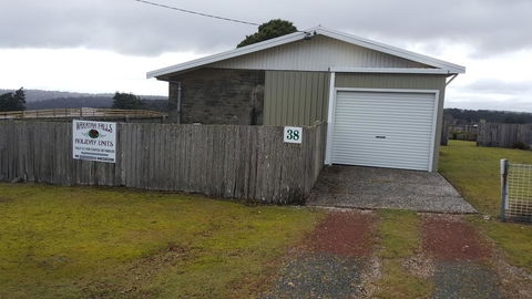 Waratah Falls Holiday Unit - ACT Tourism 1