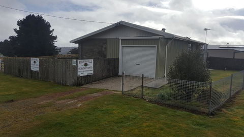 Waratah Falls Holiday Unit - ACT Tourism 0