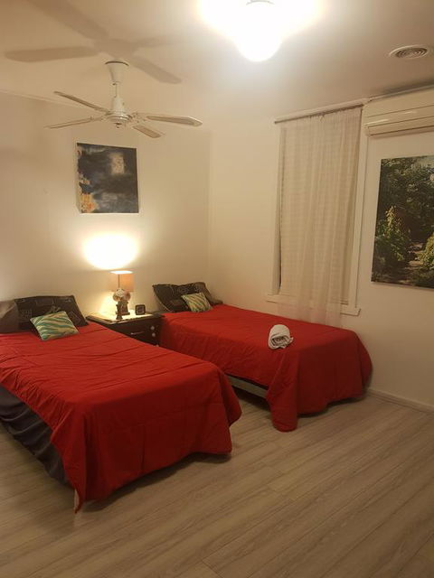 Warm Friendly Family Environment In Braybrook - ACT Tourism 0