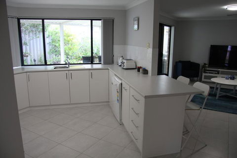 Warnbro Beach Family Accommodation - ACT Tourism 2