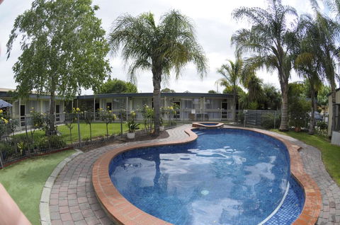 Warrina Motor Inn - ACT Tourism 0