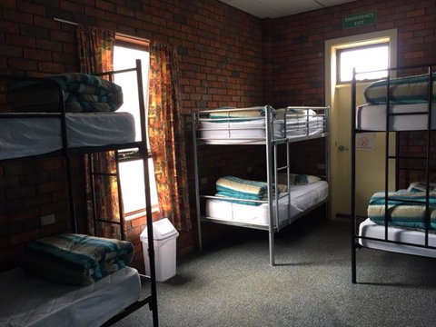 Warrnambool Beach Backpackers - ACT Tourism 1