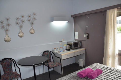 Warwick Motor Inn - ACT Tourism 3