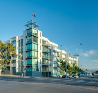 Waterfront Yarra St by Gold Star Stays - ACT Tourism