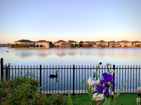 Waterfront Grand Villa For Big Group - ACT Tourism 1