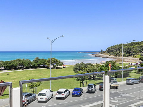WATERFRONT SEVEN - In The Heart Of Lorne - ACT Tourism 2