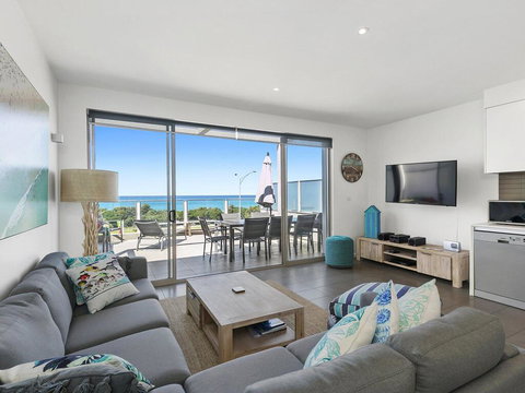 WATERFRONT SEVEN - In The Heart Of Lorne - ACT Tourism 3