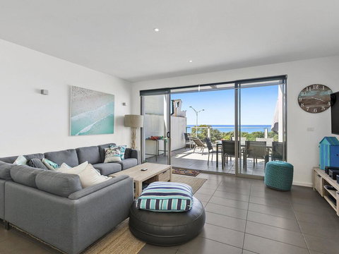 WATERFRONT SEVEN - In The Heart Of Lorne - ACT Tourism 0