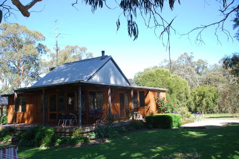 Bluegum Ridge Cottages - ACT Tourism 0