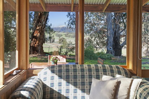 Bluegum Ridge Cottages - ACT Tourism 19