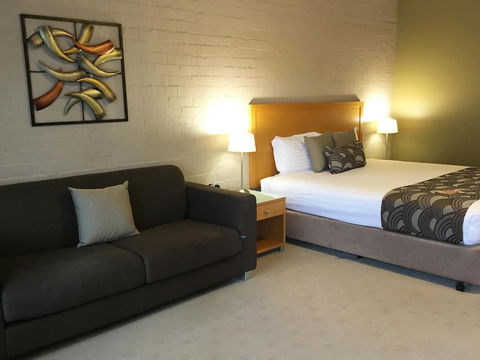 Blazing Stump Motel & Suites - ACT Tourism 13