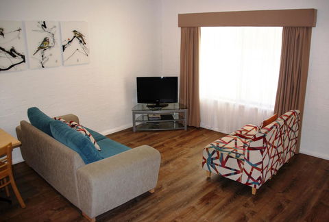 Blazing Stump Motel & Suites - ACT Tourism 29