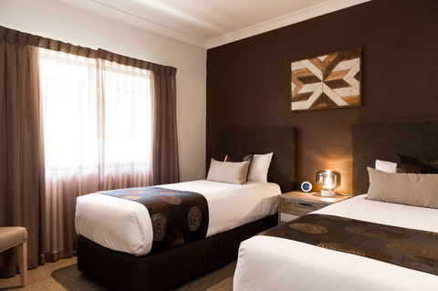 Blazing Stump Motel & Suites - ACT Tourism 1