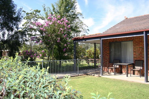 Blazing Stump Motel & Suites - ACT Tourism 28