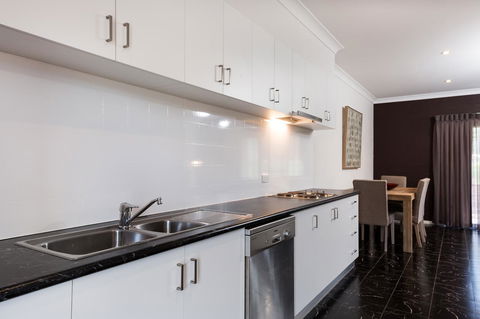 Blazing Stump Motel & Suites - ACT Tourism 31