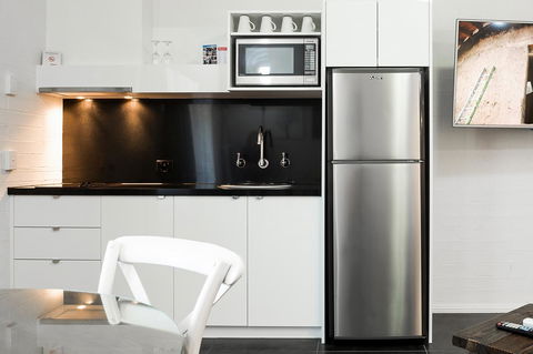 Blazing Stump Motel & Suites - ACT Tourism 23