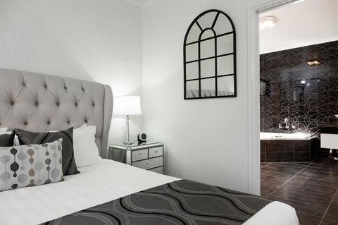 Blazing Stump Motel & Suites - ACT Tourism 25