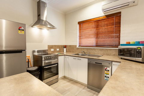 Blazing Stump Motel & Suites - ACT Tourism 2