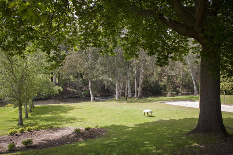Oscar\'s On The Yarra - ACT Tourism 6