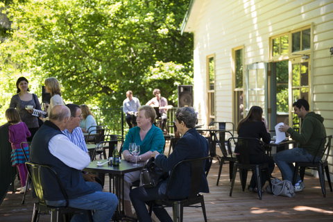 Oscar\'s On The Yarra - ACT Tourism 10