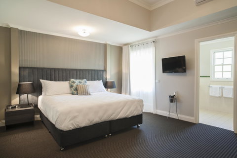 Oscar\'s On The Yarra - ACT Tourism 2