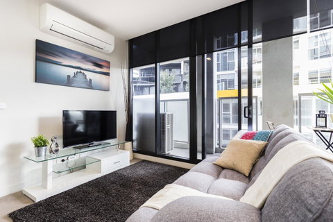 Complete Host 50 Claremont St Apartments - ACT Tourism 12