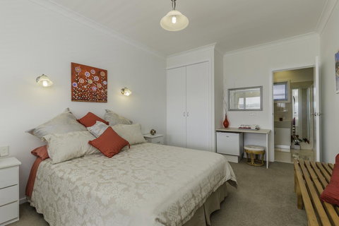 Waybourne- Vineyard And Winery - ACT Tourism 23