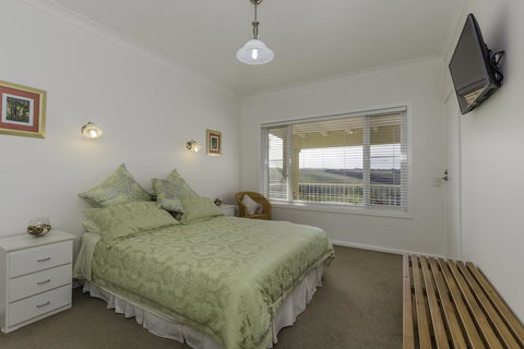 Waybourne- Vineyard And Winery - ACT Tourism 28