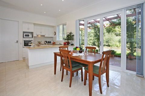 Waybourne- Vineyard And Winery - ACT Tourism 19