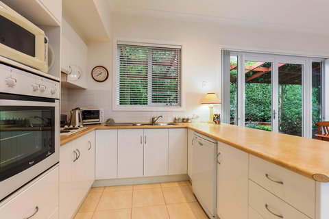 Waybourne- Vineyard And Winery - ACT Tourism 18