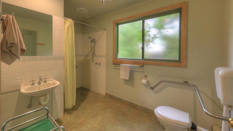 Aspens Springs Farmstay - ACT Tourism 8