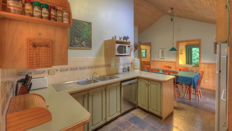 Aspens Springs Farmstay - ACT Tourism 2