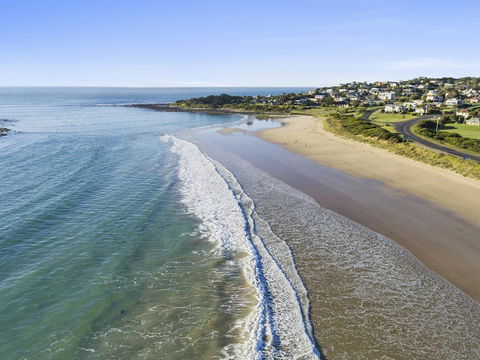 Beach And Reef - ACT Tourism 4
