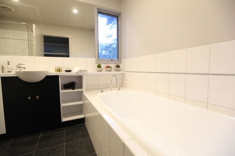 Lorne Luxury - ACT Tourism 2