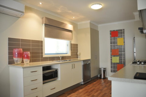 National Hotel Complex Bendigo - ACT Tourism 24