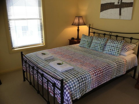 At The Beach Apartments - ACT Tourism 2