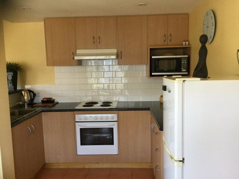 At The Beach Apartments - ACT Tourism 8
