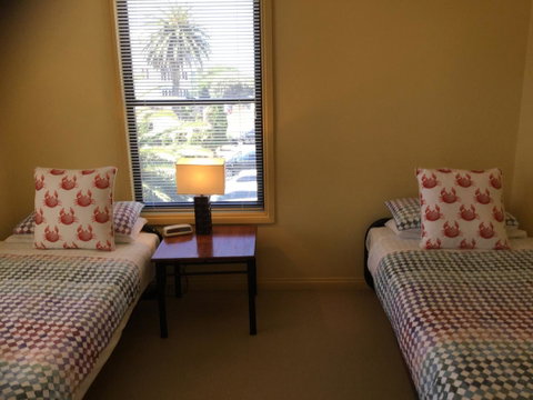 At The Beach Apartments - ACT Tourism 3