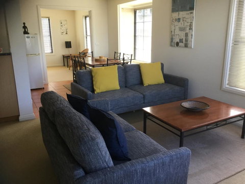 At The Beach Apartments - ACT Tourism 5