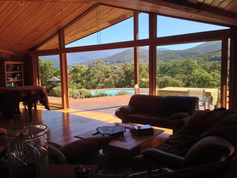 Kangaroo Manor - ACT Tourism 0
