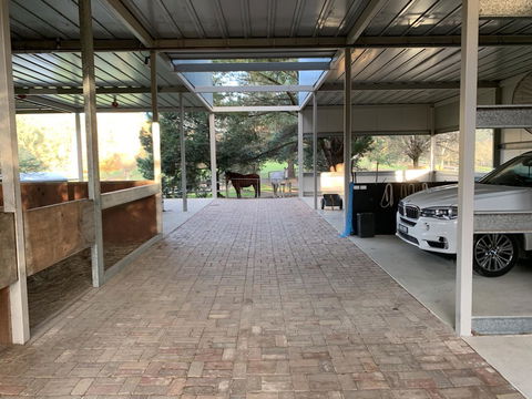 Kangaroo Manor - ACT Tourism 1